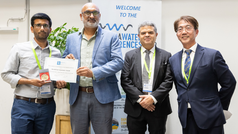 Umair Ahmed and Imran Afgan receive the 23rd Harold Jan Schoemaker Award from Prof. Mohamed S. Ghidaoui, and IAHR President Prof. Joseph Hun-Wei Lee.